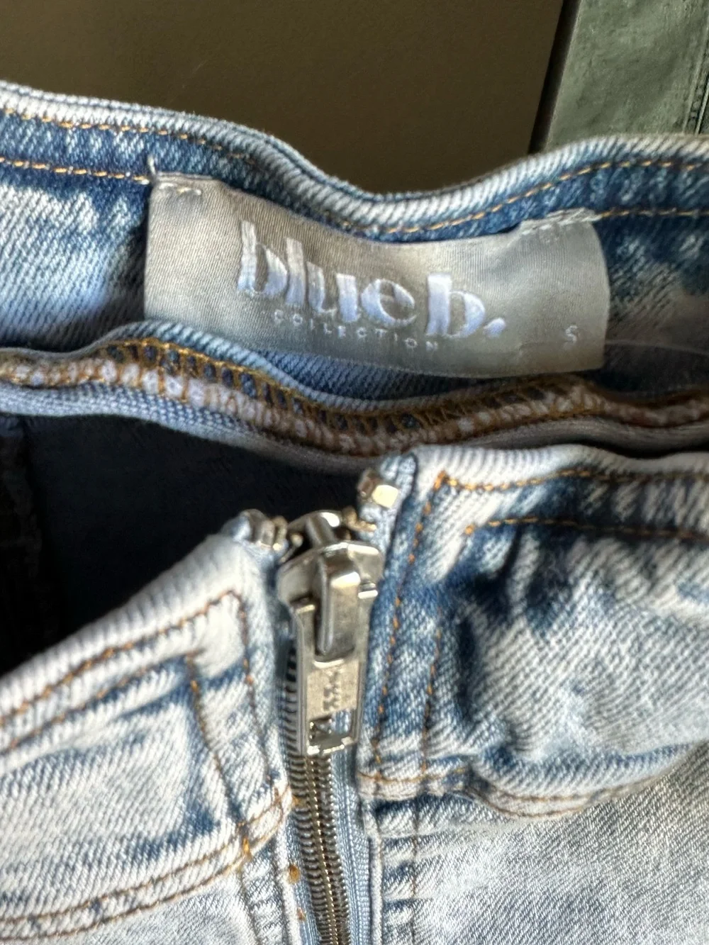Blue B Denim Top Size Small - Picture 3 of 5